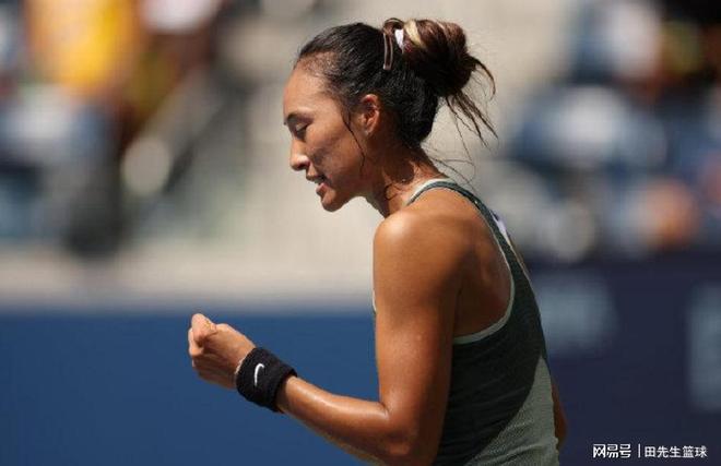 发球时频频 发球时频频