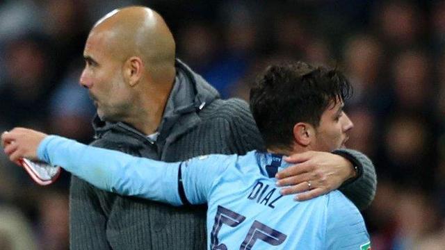 手试图缩小 手试图缩小