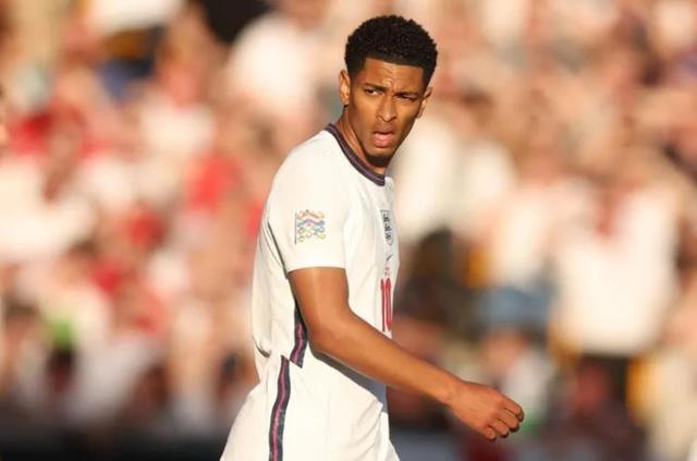 决战时刻梦游!康宁汉姆15中5得到17分7篮板7助攻